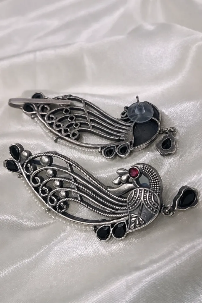 black earing with back.webp